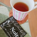 下っ腹がすっきりしないから飲み始めたー！濃いめに出したらほうじ茶みたいな感じ♪飲みやすいし健康にもいいからオススメです♡#ノワール #極み茶葉 #便秘 #ダイエットティー #monipla #ジャ&hellip;のInstagram画像