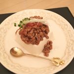 ついに。ブロッコリースプラウト収穫の時🌱🌱.明太納豆のせ豆腐がオシャレに大変身✨これぞ &ldquo;スプラウト効果&rdquo;(なんかありそうこんな効果の名称笑)..栽培キットになってて説明書も丁&hellip;のInstagram画像