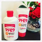 乾燥でカッサカサの次男にアトピタ♫お風呂上がりに毎日ケアしてるんだけどなかなか良くならないからアトピタ使ってみた😊。お風呂上がりに全身に塗って乾燥が酷い頬と胸回りにはピンポイントで&hellip;のInstagram画像