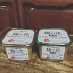 ひかり味噌のオーガニック味噌。麹の花シリーズ。味がまろやかで美味しい！口に入れると味噌の甘味も広がる〜&hearts;️我が家の食卓には味噌汁は欠かせず、毎日作ってるけど、ものすごくほっとす&hellip;のInstagram画像
