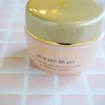 フィトリフトのオールインワンジェルをお試ししました。ぷるぷるとしたゼリーのような質感で混ぜて崩してもすぐに元通りになる不思議なジェルです！肌に塗ってみるとピンとしたハリが！保湿力もあり&hellip;のInstagram画像