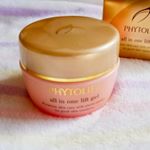 お気に入りのオールインワンジェル✨忙しい毎日のお肌のお手入れはフィトリフトにお任せ💛お肌がぷるぷるになる〜〜#phytolift #フィトリフト #オールインワンジェル #monipla &hellip;のInstagram画像