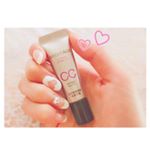 このCCクリームだけでＵＶカット.美白.化粧下地.保湿.肌補正.エイジングケアの６つの効果が期待できるから嬉しい🙆🏻&zwj;♀️💕しかもＳＰＦ５０だから真夏も使えて便利☀️#BRIGHTAG&hellip;のInstagram画像