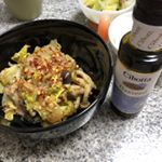 アマニオイルの研究中。-アマニオイル-&bull;抗メタボ効果や美肌効果などが期待されるオメガ3が豊富に含まれます。&bull;生のナッツを思わせる程よい苦味が感じられ、熱に弱いため生のまま食べるのがおすすめ&hellip;のInstagram画像