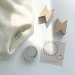 ..「dear mayuko」..シンプルに&rdquo;一生モノのキレイ&rdquo;を追求しているビューティブランド🌿.こちらのフェイスパウダーは、保湿成分たっぷりの繭から生まれた天然たんぱく&hellip;のInstagram画像