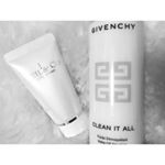 *なんか頂いたので☝️左の洗顔料、スクラブみたいな塩で出来とって泡とか全然たたんっちゃけど鼻の黒ずみ薄くなったし毛穴小さくなったよ すごいgivenchy 様のミルククレンジングと&hellip;のInstagram画像