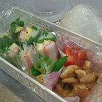 おはようございます☁#ババじーさんのお弁当 生春巻そうめん🎵サラダスティク、玉子焼き、スナップえんどう、レタス、そうめん焼き鳥、おにぎり#いちまさのねり弁 #お弁当#一正蒲鉾 &hellip;のInstagram画像