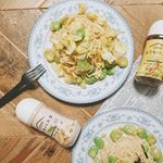 今日の#よるごはん は・#そら豆と春キャベツのペペロンチーノ ・#そら豆のタラコマヨパスタ そら豆の盛り付けが難しい💦今こうしてみると、なんて#雑な盛り付け なんだ〜😂 でも、味はすごく美&hellip;のInstagram画像