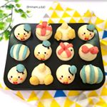 熱しやすく冷めやすい私は、すっかりパン作りにハマり中😍💕笑 食パンやキャラパンを焼きまくってます！いつまで続くかなぁ？＊今日はミニマフィン型でドナルドダックのミニパン焼きました🍞！膨らみ方がま&hellip;のInstagram画像
