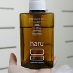 #haruシャンプー忙しい人のための頭皮ケア🐣年経る度に抜け毛が増え、髪のこしが弱いのか心なしかぺたんとして見える･･･。髪を結うと生え際が気になる。周りの先輩は「ロングヘアは&hellip;のInstagram画像