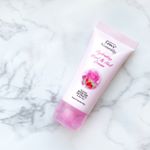 ❁｡*⑅୨୧┈┈┈┈┈┈┈┈┈୨୧⑅*｡.#レイヴィー#ハンドアンドネイルクリーム #ローズヒップ..#保湿 に特化した #ハンド & #ネイル クリーム✩みずみず&hellip;のInstagram画像