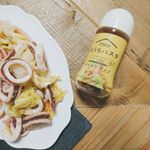 いつぞやの#よるごはん 味付け何にしよ〜？色々調味料混ぜるの面倒だなぁ🌀というときに、冷蔵庫にあって助かった#万能調味料 ♪#春キャベツといかのペペロンチーノ ピエトロおう&hellip;のInstagram画像