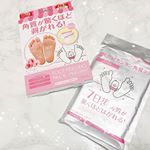 ..モニター続きでごめんなさい🙇&zwj;♀️今回はフットピーリングパックペロリン［ローズ］が届きましたっ🙌💓..踵のひび割れやカサカサが気になるときにはコレ&hearts;液体&hellip;のInstagram画像