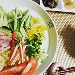 2018.05.14  #夜ごはん 🍴＊🍀冷やし中華🍀ひじき煮🍀たけのこの土佐煮🍀しば漬け#モニター でいただいた#サラダスティック瀬戸内レモン風味 も冷やし中華に乗せてみ&hellip;のInstagram画像