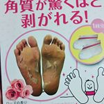 #フットケア #角質ケア #ペロリン #perorin #monipla #素数ファンサイト参加中60分パックするだけで気持ちいいくらい角質がとれる(^-^)v足のにおいやガサガサが気になる方&hellip;のInstagram画像