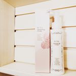 💋どうもこんにちは、貧乳日本代表です！🇯🇵突然ですがおっぱいの話です。2人の子供を完母で育て、見事ＤカップからAカップへと退化した私のおっぱい。悲しい。デコルテなんて骨浮いてて完全に洗濯板&hellip;のInstagram画像