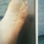 足の裏の角質取りをやりました。足の裏がガサガサでかかとが粉をふいているので夏までには何とかしたいと思ってました。ガサガサしていると美しくないですね。やり方かは簡単で液がついた靴&hellip;のInstagram画像