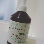 ベタベタしたクリームが嫌いな母と一緒に使います❗さらっとした質感ですぐ肌に馴染んでいい感じ😋👏子供も一緒に使えそう🎵余白に感謝を込めてみました😌✨ #forfam0506 #f&hellip;のInstagram画像