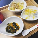 離乳食たち👶🍚二回食 かなりのワンパターンで、いかに楽できるか模索中✏︎きな粉と青海苔は使える♡いまのところ、アレルギーもなさそう👌そろそろ鉄分も気になるので、豚レバーを追加🐷人参、玉&hellip;のInstagram画像