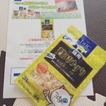 猫用 贅沢けずりモニター当選！くぅちゃんゎ袋開けてからクンクン🐽がっつく匂いがしました！案の定食べる食べる。美味しいらしくがっついて食べてくれました！薄いから小さく切って餌に混ぜてあげ&hellip;のInstagram画像