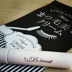 産後のまつ毛ケアに＼(^^)／ まつ毛をもっともっと強く、太く、長く♪従来のまつ毛美容液ジェルタイプと違ってクリームタイプになっているから、じっくり長く美容成分が浸透(^3^)/ まつ&hellip;のInstagram画像