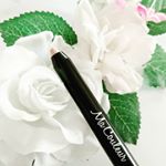 【マクレール クレヨンアイシャドウ】モニターさせて頂いたのはNew color「シャインゴールド」✨✨✨✨ ..発色がよく、派手すぎずに華やかに🎵.アイラインとしても、アイシャドウと&hellip;のInstagram画像