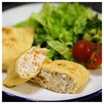 .外はサクサク、中はふんわりクリーミーお揚げ衣の豆腐コロッケ🍴しっとり食感で美味しくできたけど。地元のお豆腐屋さんで昔売られていた、おばあちゃんの味を再現したかったけどなかなか&hellip;のInstagram画像