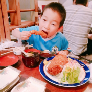 「エビフライでかっ！！」創業100周年記念第1弾！【こどもの笑顔あふれるおいしい食卓風景】写真コンテストの投稿画像