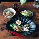 6月18日（月）朝ごはん和食の朝ごはんでおはようございます🙋久々 #納豆ご飯 が食べたかった朝☝︎茹でブロッコリー、茹で卵、竹輪とふきの煮物、黒豆の煮物、ササミのマヨ和え、胡瓜とたこの酢の&hellip;のInstagram画像