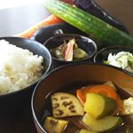 たまりまくった振休を消化するため、今日はお休み💤のんびり土鍋でごはんを炊く傍ら、冷蔵庫の残り物も消化😋🍴･関西の皆さん、大丈夫でしょうか？？･#土鍋ごはん #朝食 #和食 #定食 #お&hellip;のInstagram画像