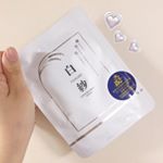 フェイスマスク試させて頂きました✍️💫しっとりして顔にもぴったりくっついて使い心地がとてもよかったです。これからの暑い時期にひんやりとしたマスクは気持ちいいので、沢山試したいな～&sub;( *･&omega;･&hellip;のInstagram画像