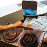 たまにはコーヒーじゃなくてお気に入りのタゾティーとチョコ祭り🍫☕･#ティータイム #tazotea #tea #teatime #チョコ #チョコレート #chocolate #スイーツ #s&hellip;のInstagram画像