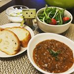 モニターとして当選して、五島産鯛の出汁入りカレーが送られてきたので、早速食べてみる。.プレーンタイプで具が無いので、嫁さんが玉ねぎと挽肉を炒めてシンプル且つルーの旨味も味わえるようにしてくれた&hellip;のInstagram画像