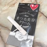 ．今回はまつ毛美容液を試してみました！！最初は白いクリームがつくのですが少したつと透明になります。2枚目の画像はつけた後の写真になります！ちゃんと透明になっていてつけているのが全然分からな&hellip;のInstagram画像