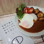 2018年6月29日今日のお昼ごはんカレーライス　目玉焼き　ナスのバターソテー　サラダです。こないだ、長崎五島　ごと株式会社様からモニターでいただいた、プレーンのカレーです。そ&hellip;のInstagram画像