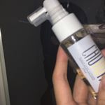 .夏！紫外線でやられる頭皮！エアコンで乾燥する顔は化粧水で補えるけど頭皮は乾燥しがちだから頭皮ケア〜！頭皮のたるみは顔のたるみ.スプレーするだけだから楽！小さいとこ&hellip;のInstagram画像