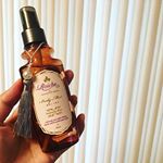デザインがおしゃれで、ずっと気になってた！パールが飾られたタッセルがオシャレすぎる✨香りはフェミニンローズ🎵お風呂上がりやお出かけ前に使ってます。#roiche #ロイーシェ #ボ&hellip;のInstagram画像