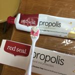 今、使ってる歯磨き粉です。ポイントは５つの天然由来成分。＊プロポリスエキス＊フラボノイド＊アニシード＊ユーカリ＊トタロール＊ペパーミント安全安心で、でも、嫌な味も臭いも&hellip;のInstagram画像