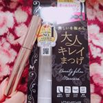 ブラシが他にない形で塗りやすくて綺麗にセパレート出来ました✨すぐ乾くので瞼につくこともなくダマにも全然なりませんでした🙌1日付けていてもパンダにもならないしボロボロしてくることも無く、なのに落とす&hellip;のInstagram画像