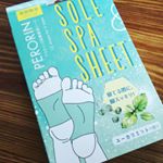 モニプラ当選～！ 足むくみやすいので、さっそく使ってみた！あけたときには、ミントの香りが強いかな？と思ったけど、貼ってみたら足元なので全然気にならなかったです！😌 使い心地もいいし、寝起きに足がす&hellip;のInstagram画像