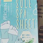 この前モニプラで当たった足裏デトックスシート使ってみた🤗足のサイズ23.5〜24cmの私の足につけてこんな感じシート冷やしたら今みたいな暑い日はすごい気持ちいいかも🍧効果は何かスッキリした&hellip;のInstagram画像