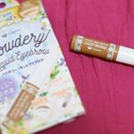 プチプラの王道。黒龍堂がまた凄いコスメを出してきた❣️❣️❣️.キングダムのパウダリーリキッドアイブロウリキッドアイブロウなのに、仕上がりはパウダー風と不思議コスメ🤔.手ぶれし&hellip;のInstagram画像