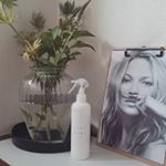 母が買ってきてくれたボリュームのある#お花 がかわいい&hearts;️なんていう花かな？？.#PIA株式会社 さまの#除菌消臭スプレー SALAMORE(サラモア)をお試しさせていただいてます( ・&forall;&hellip;のInstagram画像