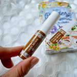 暑い日の眉メイクは《キングダム♡パウダリーリキッドアイブロウ》にお任せ😊暑い日は汗でメイクがすぐに落ちちゃう💧そんな日に大活躍なアイブロウリキッドタイプなのに描くとパウダー状になって、&hellip;のInstagram画像