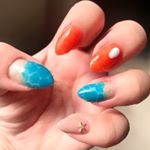 ○少し久しぶりのネイル！超夏！ネイルずーっと、ずーっと、2年くらいいつかやろうと思っていて、やっと初めてしました、ラグーンネイル。ポリッシュなので、ラグーンはしずくネイルシール&hellip;のInstagram画像