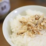 合食さんのフレークシリーズめっちゃおすすめ！特にこの鯖フレーク。冗談抜きで二日でなくなりました。油がほどよくあってご飯に会わないわけがない。旦那と感動してたらあっという間に&hellip;のInstagram画像