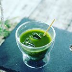 毎朝青汁飲んでます♡︎(&deg;&acute; ˘ `&deg;)/この青汁がすごーく飲みやすくて、今まで牛乳で割ったりしかしないと飲めなかったけど、お水で割るだけで、まるでお抹茶を飲んでるかのようです。・長女が大&hellip;のInstagram画像