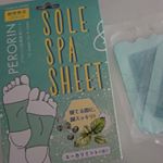 モニプラから届きました☆足裏に貼って寝るだけで、むくみ、疲れがスッキリ！ペロリン足裏樹液シートです。産後の下半身の疲れ、浮腫がひどくて応募していました。さっそく昨夜使用✨2&hellip;のInstagram画像