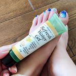 モニプラ様様またもやありがとうございます♡フットマッサージジェル!これ、ストッキングの上からでもOKみたいで( &acute;&forall;｀) あ、ストッキング履く機会ないんだけも笑スースーしていい匂い!! #&hellip;のInstagram画像