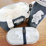 プチプラ雑貨300均一のランチ3点セット💖男女問わず使えるユニセックスなデザインなのがまた良い🙌.・2段ランチボックス（箸付）※電子レンジ対応・ランチ巾着・ペットボトルホルダー&hellip;のInstagram画像